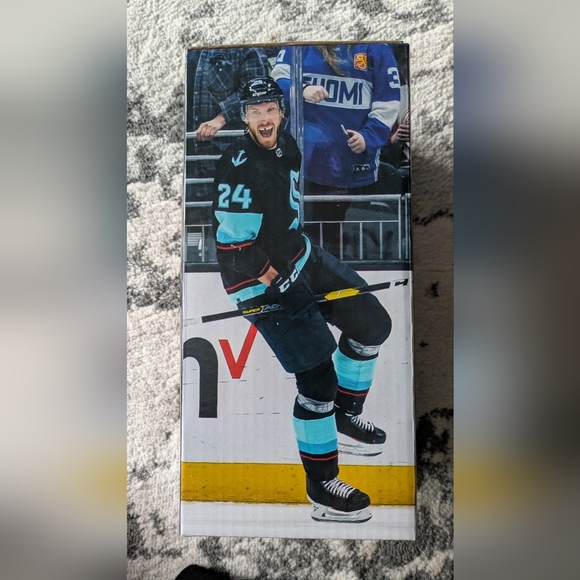 New Jamie Oleksiak Bobblehead NHL Seattle Kraken 2025 #24 - Picture 4 of 6